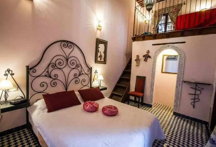 اتاق راحتی سه تخته, Riad Letchina