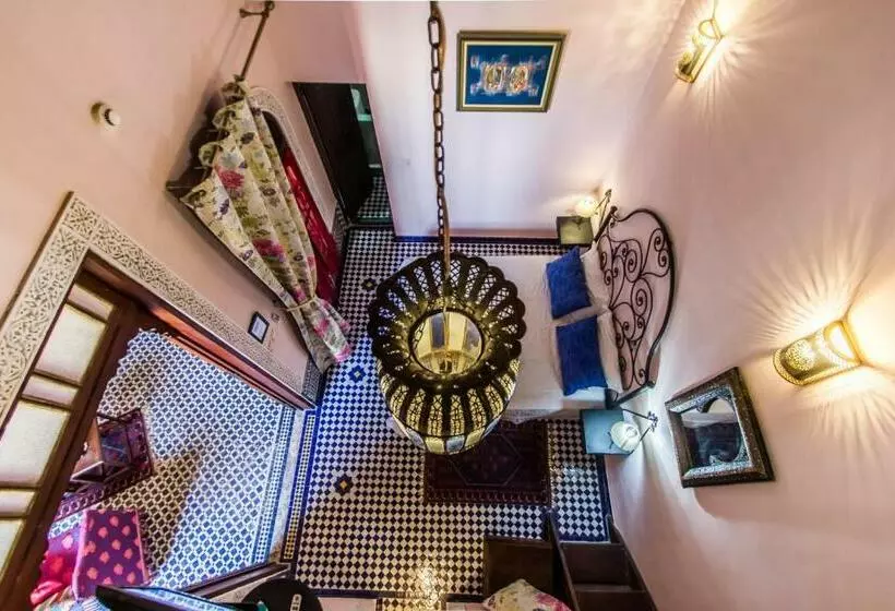 اتاق راحتی سه تخته, Riad Letchina