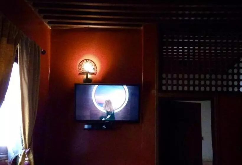 اتاق استاندارد سه تخته با چشم‌انداز, Riad Letchina