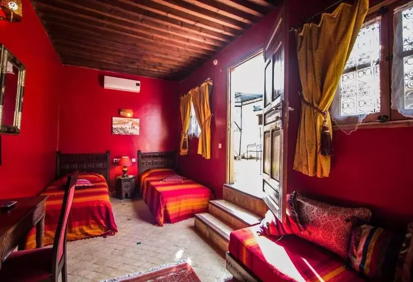اتاق استاندارد سه تخته با چشم‌انداز, Riad Letchina