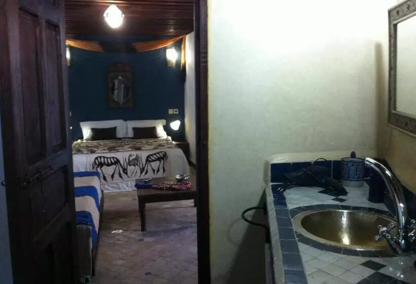 اتاق کلاسیک خانوادگی, Riad Letchina