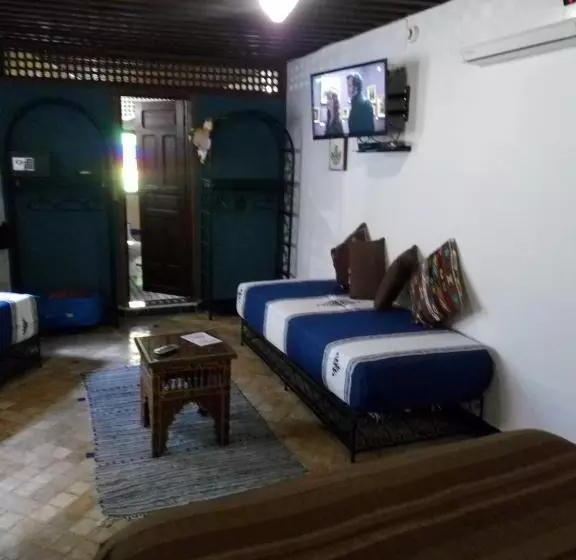اتاق کلاسیک خانوادگی, Riad Letchina