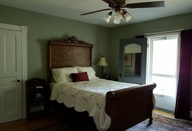 חדר סטנדרט עם מרפסת, The Fox And The Grapes Bed & Breakfast