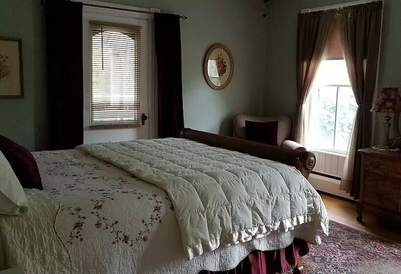 バルコニー付きスタンダードルーム, The Fox And The Grapes Bed & Breakfast