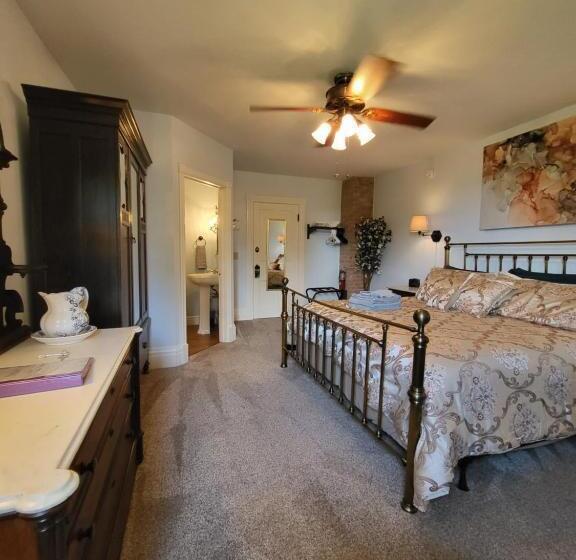 חדר סטנדרט עם מיטת קינג, The Fox And The Grapes Bed & Breakfast