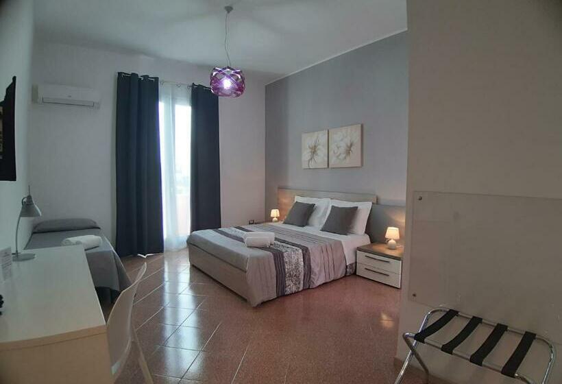 اتاق خانوادگی با چشم‌انداز جانبی دریا, B&b Costa Sicula