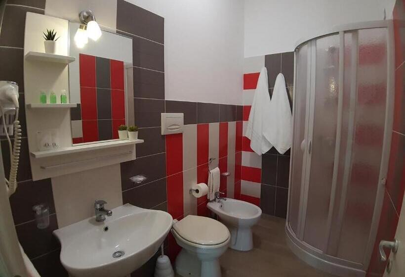 اتاق استاندارد چهارنفره با بالکن, B&b Costa Sicula