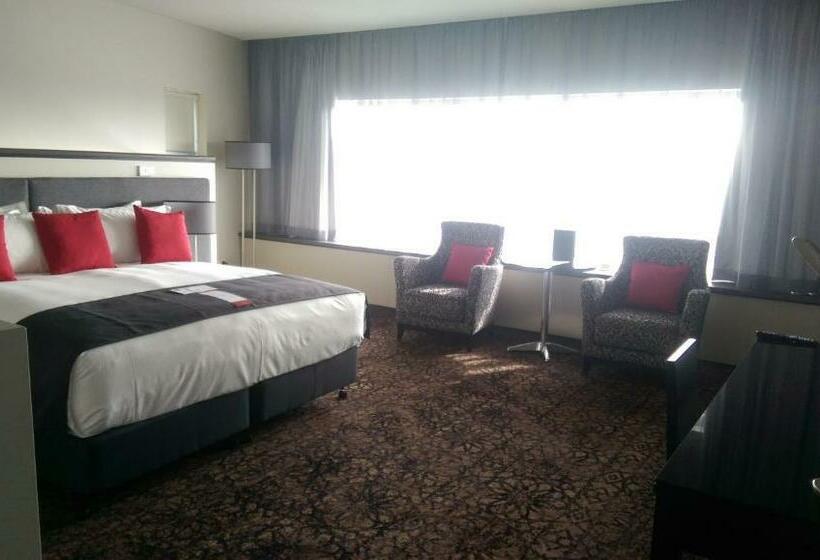 Номер Deluxe Кровать Кинг, Calamvale Hotel Suites And Conference Centre