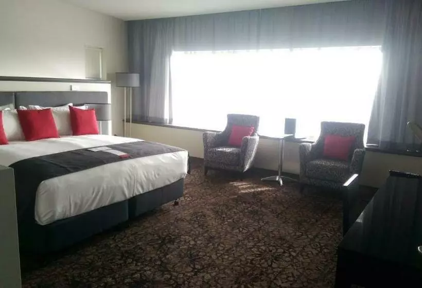 Deluxe Room King Size Bed