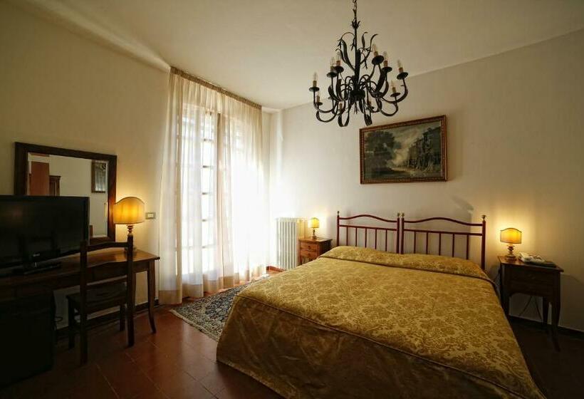 חדר סופריור לשלושה, Luna