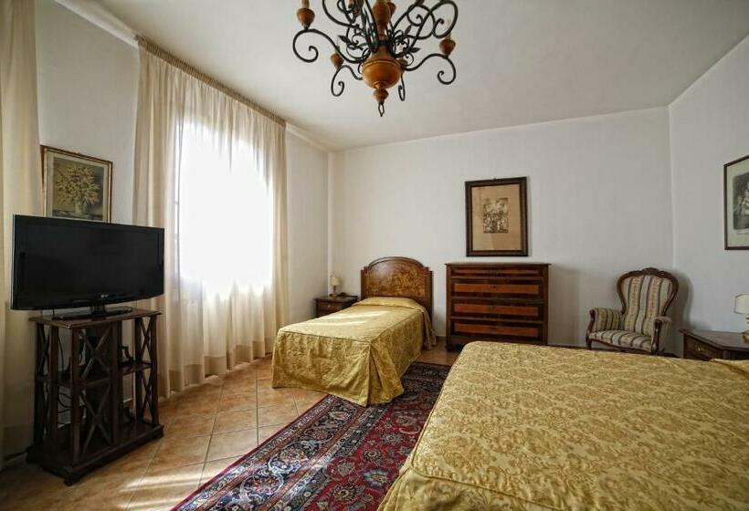 חדר סופריור לשלושה, Luna