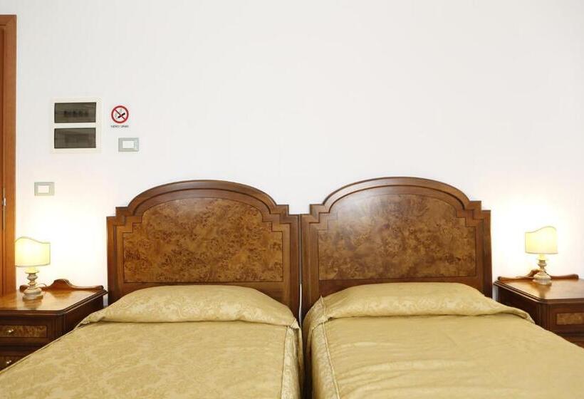 חדר סופריור, Luna