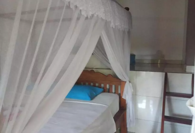 استودیو استاندارد با چشم‌انداز باغ, Rumah Wayans Lipah