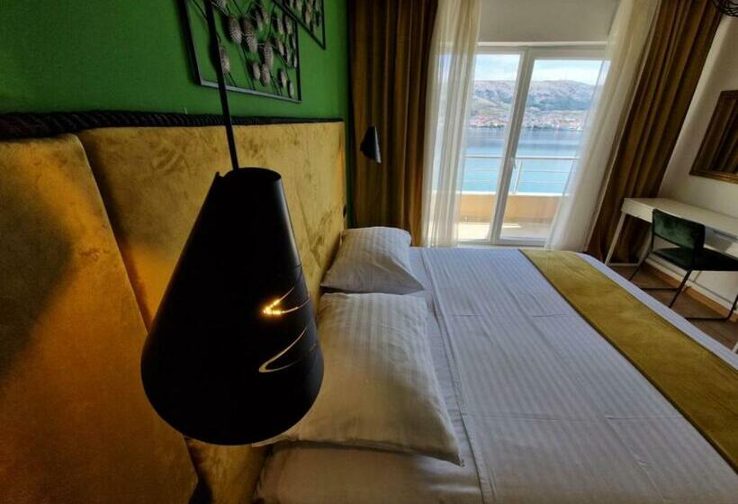 اتاق استاندارد با بالکن و چشم‌انداز دریا, Boutique Villa Revelin