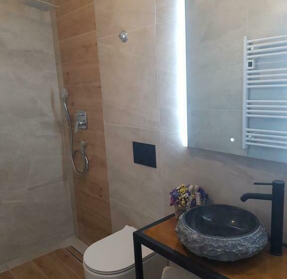 اتاق استاندارد با بالکن و چشم‌انداز دریا, Boutique Villa Revelin
