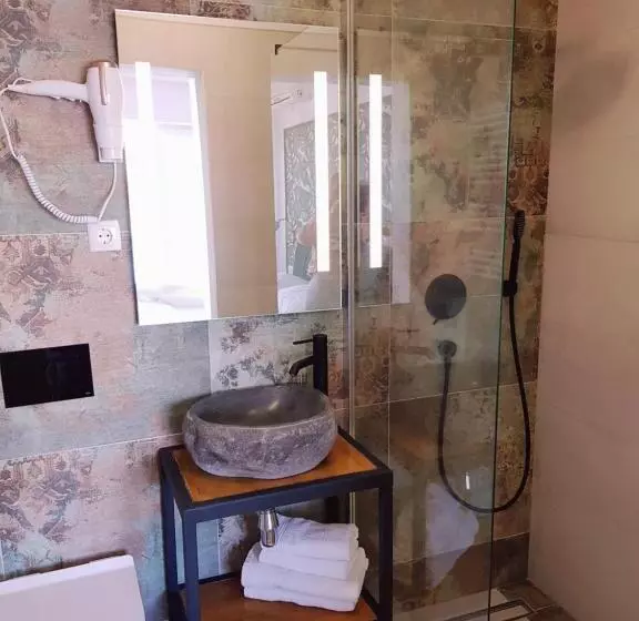 اتاق لوکس با چشم‌انداز دریا, Boutique Villa Revelin