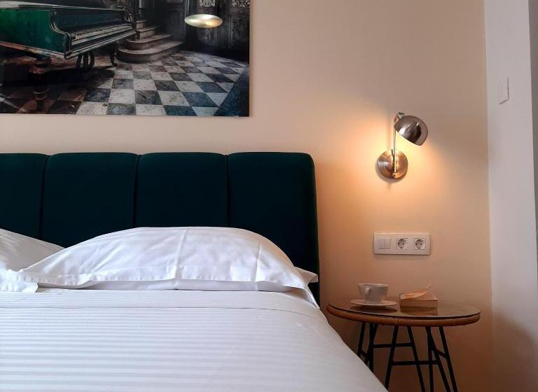 اتاق لوکس با چشم‌انداز دریا, Boutique Villa Revelin