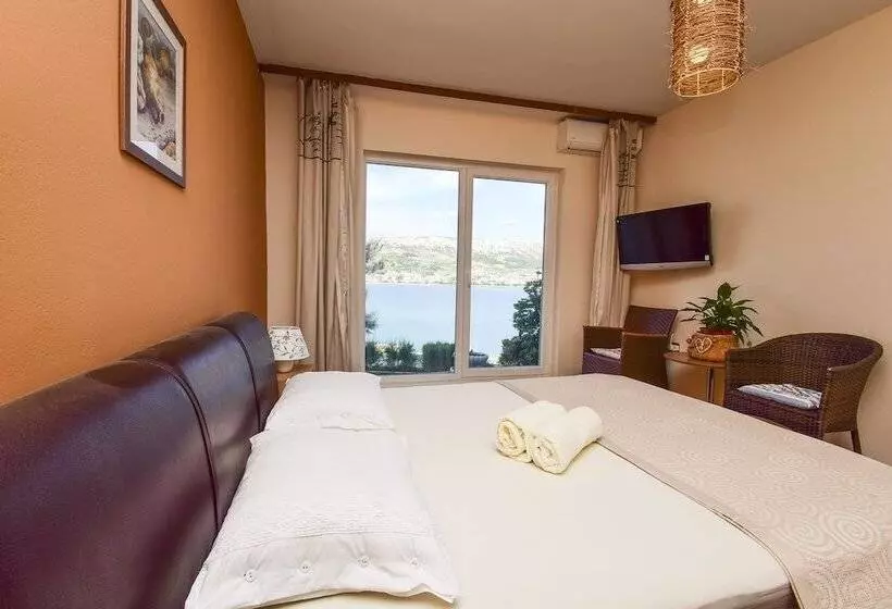 اتاق خانوادگی با چشم‌انداز دریا, Boutique Villa Revelin