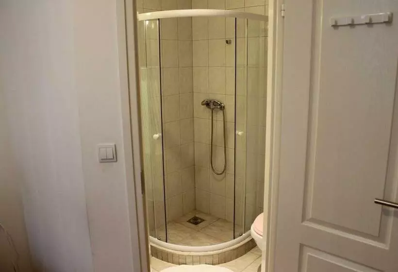 スタンダードルーム, Omega Guesthouse Budapest