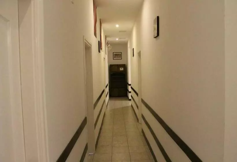 スタンダード4人部屋, Omega Guesthouse Budapest