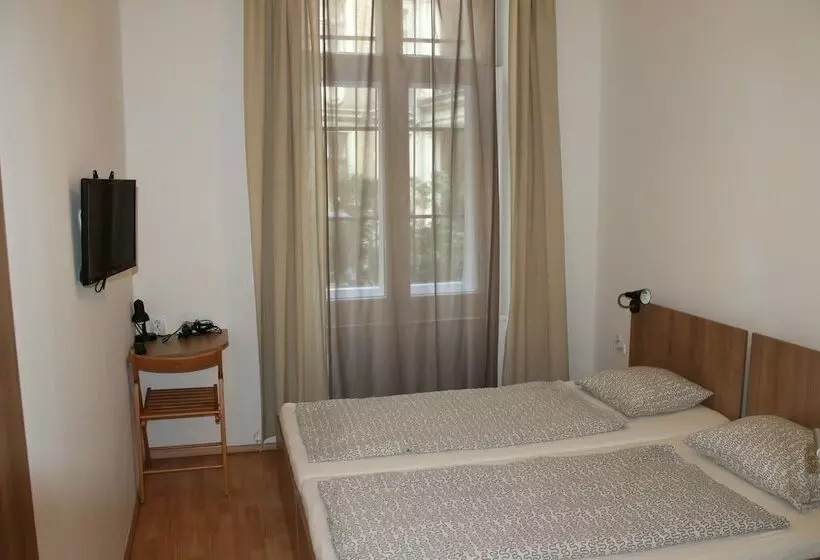 スタンダードルーム, Omega Guesthouse Budapest