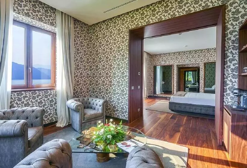 Superior suite with lake view, Villa Lario Resort Mandello
