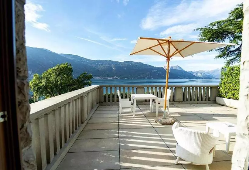 Superior suite with lake view, Villa Lario Resort Mandello