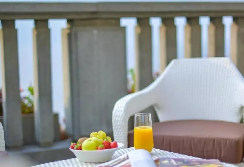 Suite with lake view, Villa Lario Resort Mandello