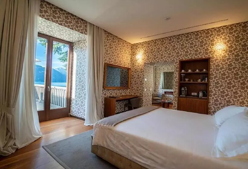 Suite with lake view, Villa Lario Resort Mandello