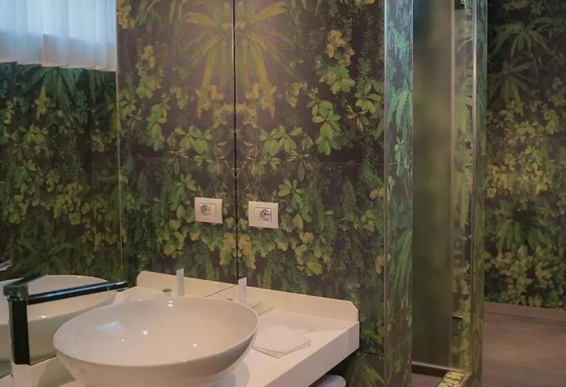 レイクビューデラックスルーム, Villa Lario Resort Mandello