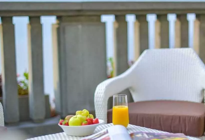 Suite with lake view, Villa Lario Resort Mandello