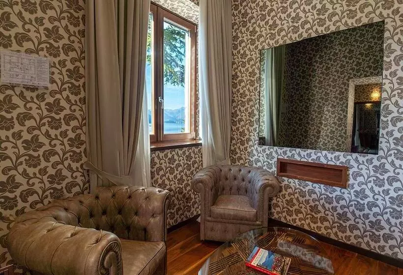 Suite with lake view, Villa Lario Resort Mandello