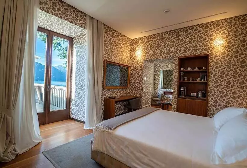 Suite with lake view, Villa Lario Resort Mandello