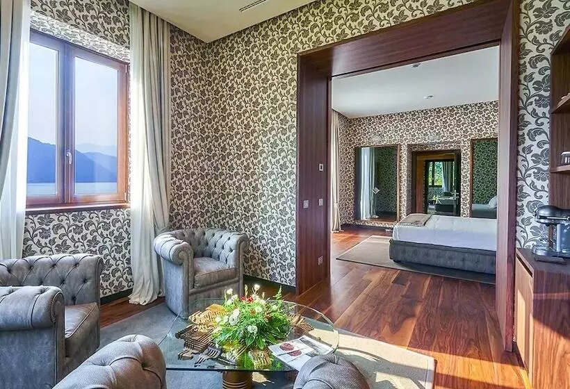 Superior suite with lake view, Villa Lario Resort Mandello