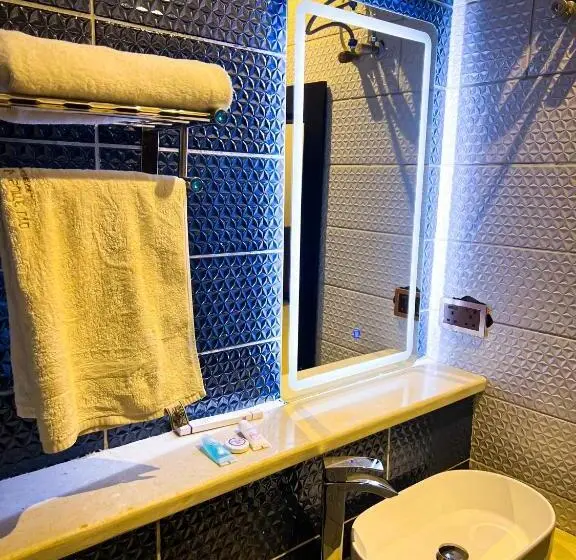 اتاق استاندارد یک نفره, Entrust Hotel And Suites