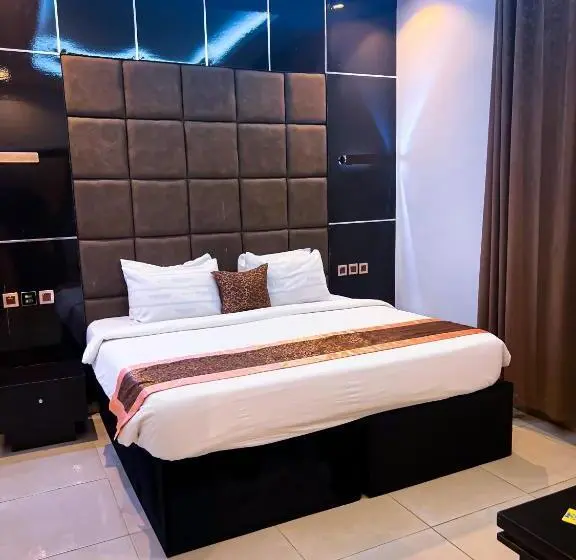 اتاق لوکس, Entrust Hotel And Suites