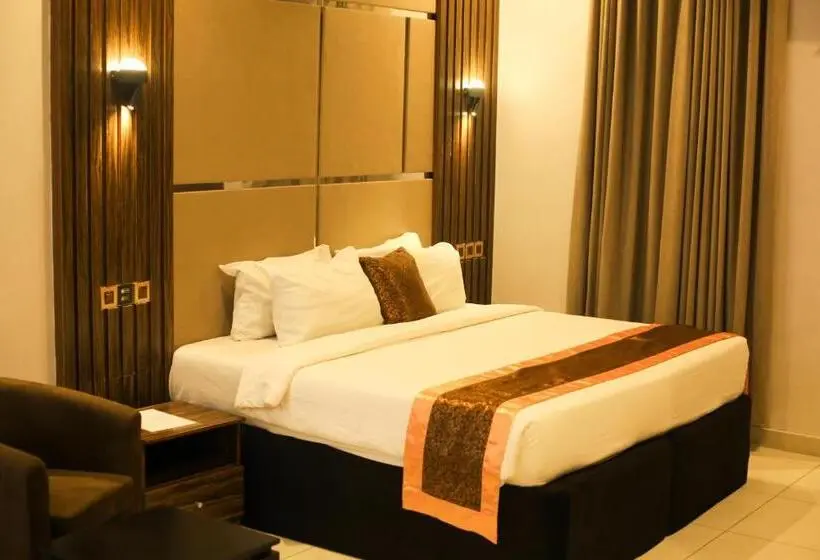اتاق لوکس, Entrust Hotel And Suites
