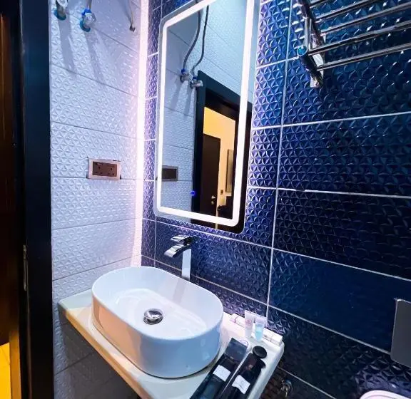 اتاق لوکس, Entrust Hotel And Suites