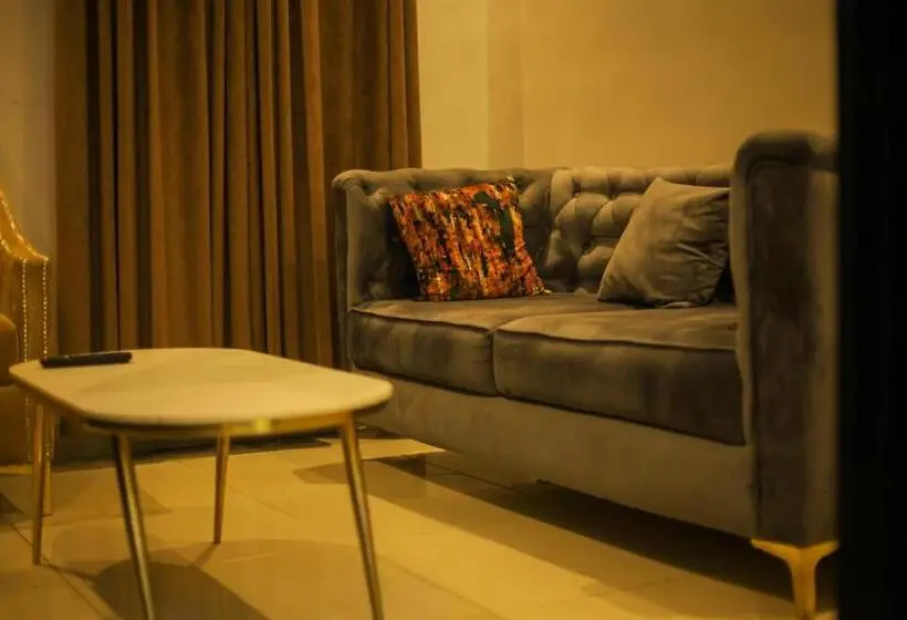 سوییت اجرایی, Entrust Hotel And Suites