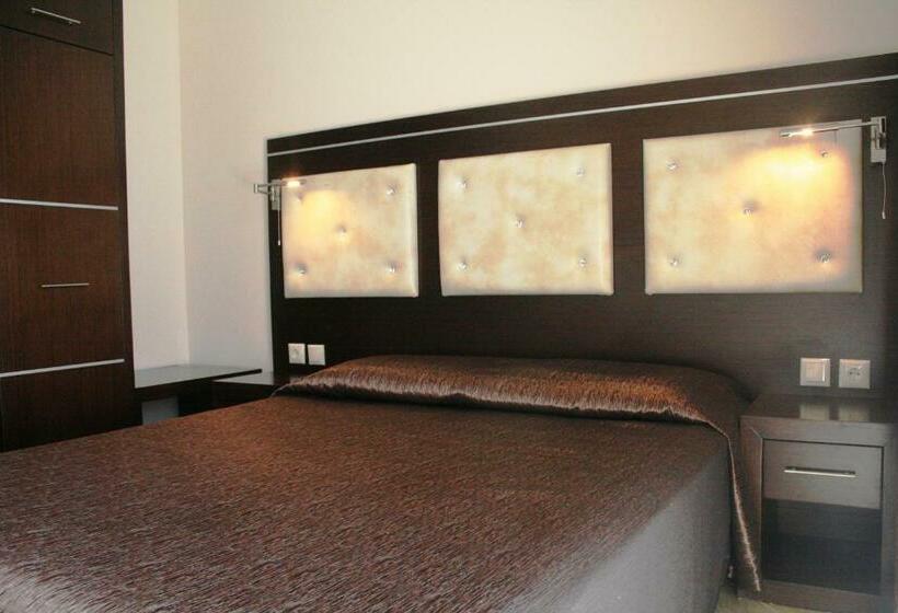 דירת משפחה, 4 You