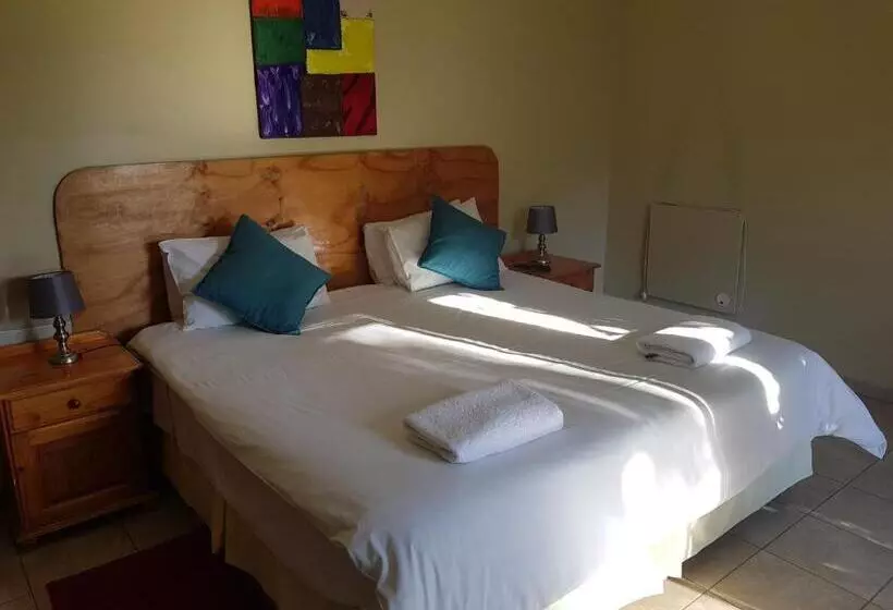 キングサイズベッドのスタンダードルーム, Louhallas Accommodation