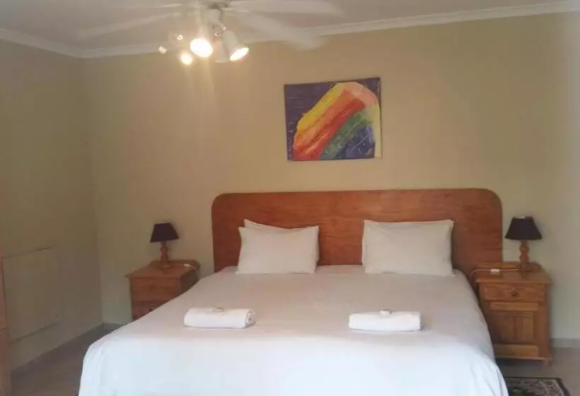 キングサイズベッドのスタンダードルーム, Louhallas Accommodation