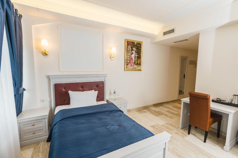 חדר אקונומי, Grand Hotel Palladium