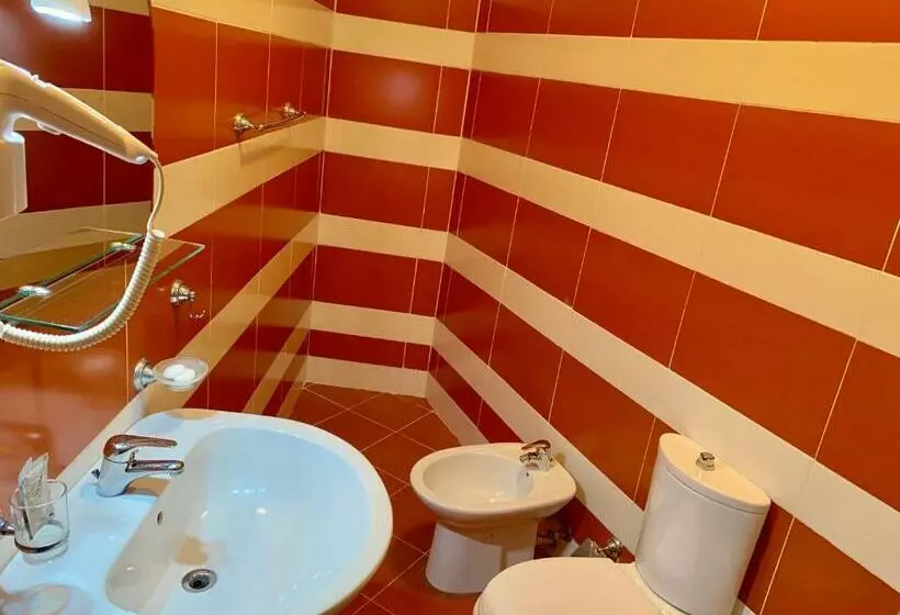 اتاق استاندارد با چشم‌انداز کوهستان, Kriva Resort