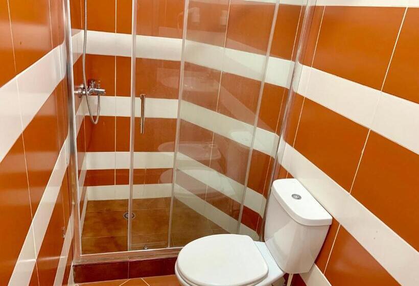 可看到停车场的标准间, Kriva Resort