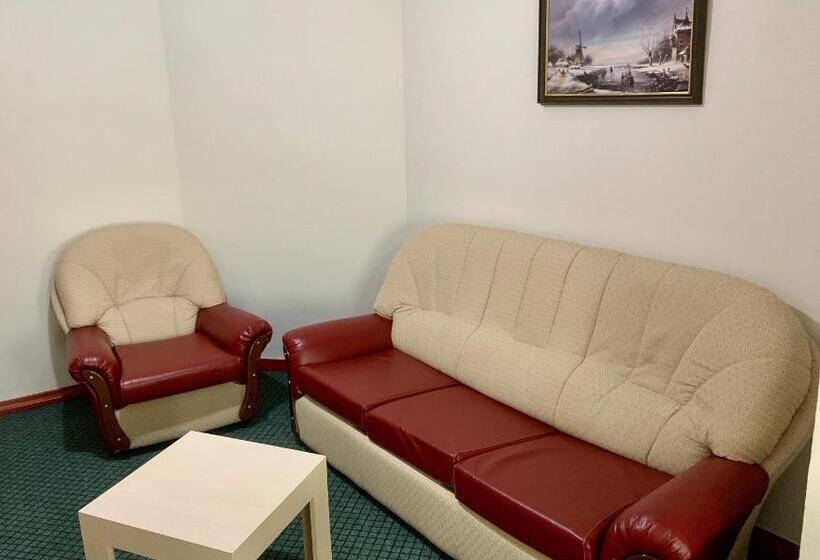 可看到停车场的标准间, Kriva Resort