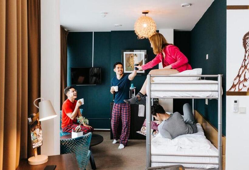 منزل صغير قياسى غرفة نوم واحدة, The Hague Teleport