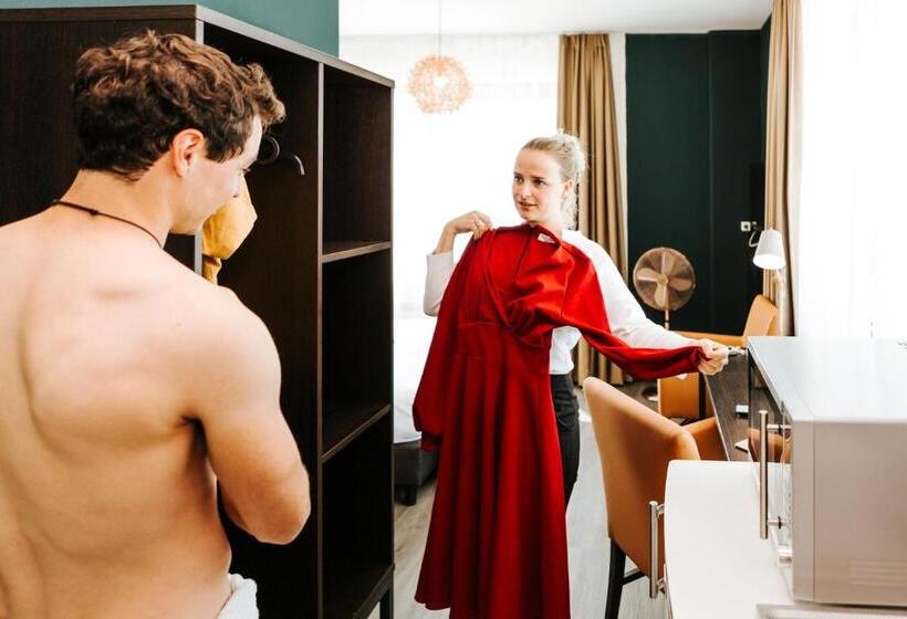 إستوديو قياسى, The Hague Teleport