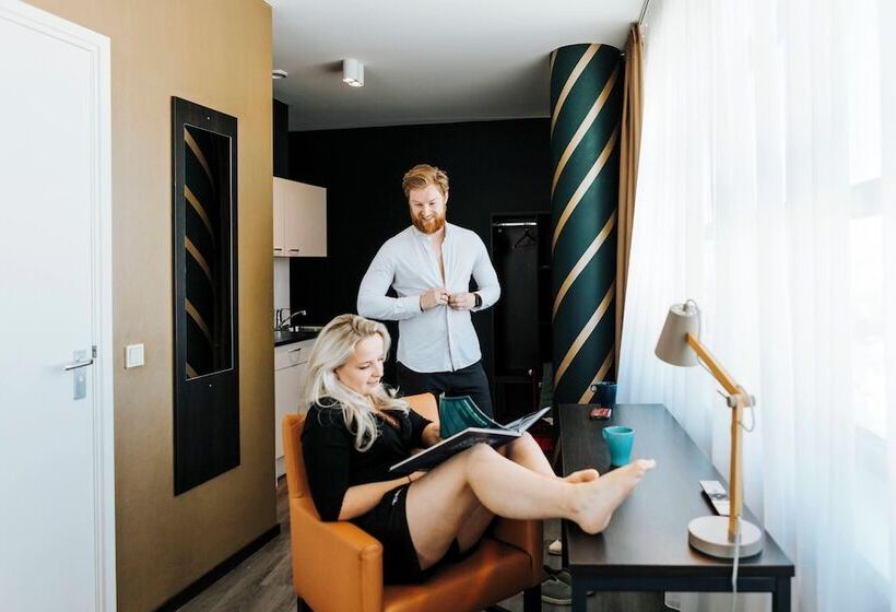 إستوديو قياسى, The Hague Teleport