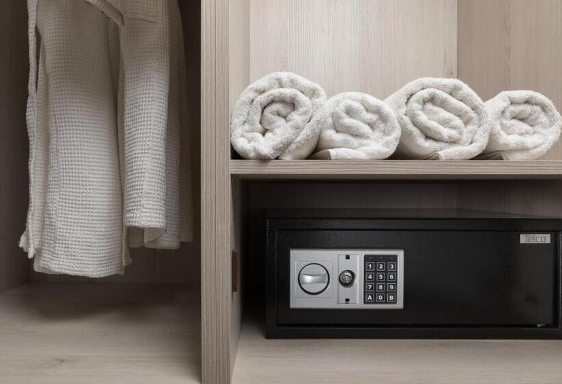 带阳台标准四人间, Melina Oasis Boutique